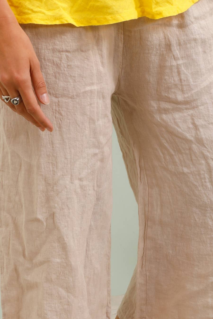 Linen Capri Trousers in Stone