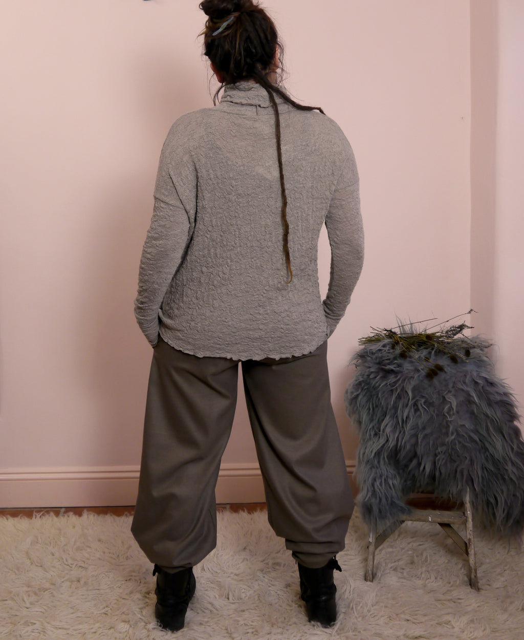 Sartoria Ismara Wool Viscose Side Pleat Art Trousers in Mouse