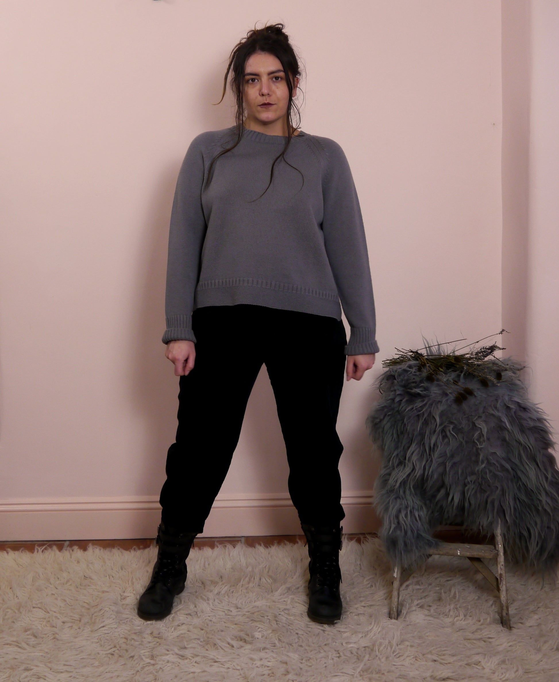 Lambswool/Cashmere Boxy Crew Neck Jumper in Smoke