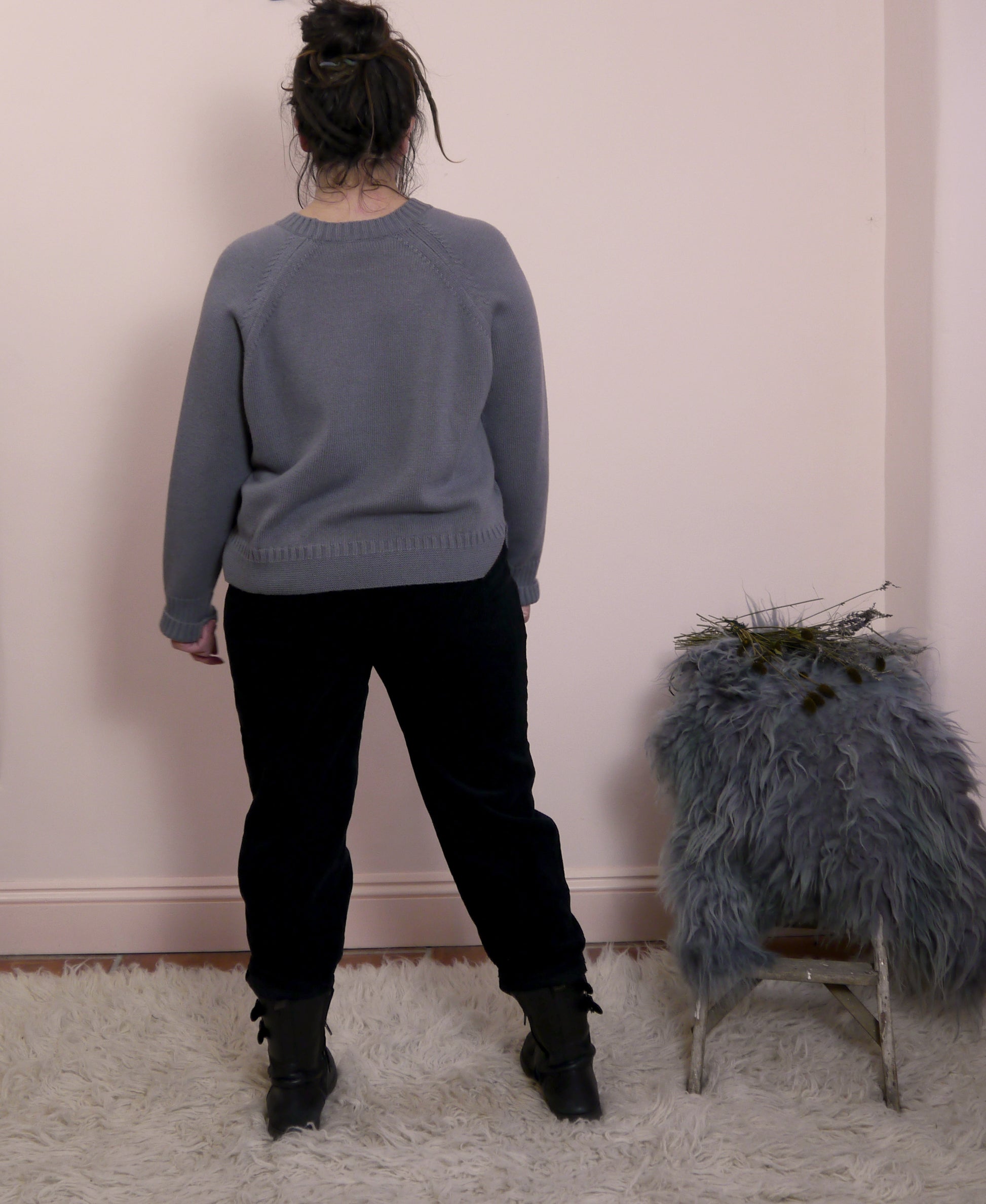 Lambswool/Cashmere Boxy Crew Neck Jumper in Smoke