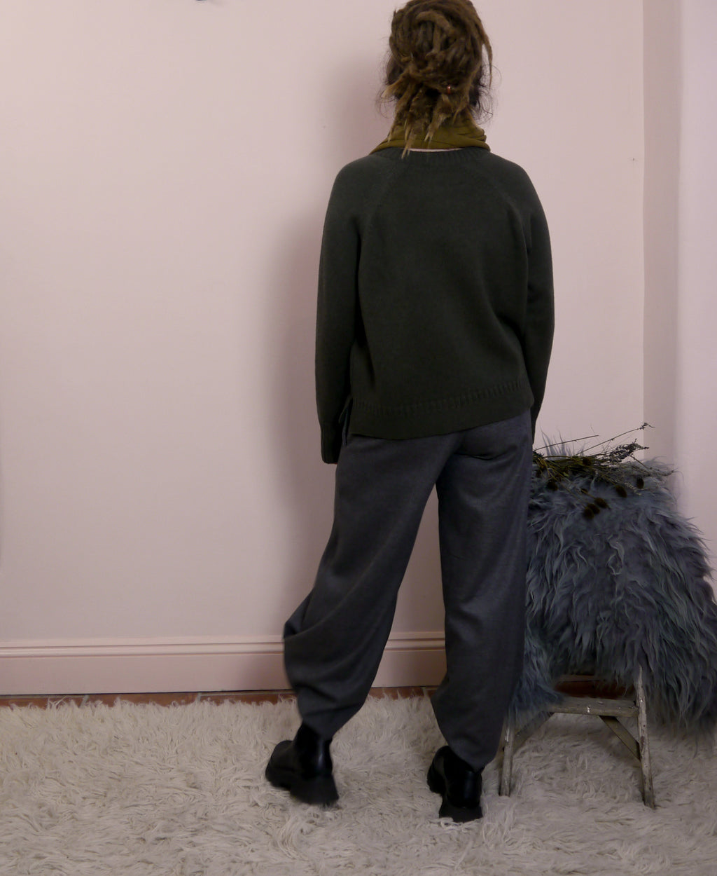 Lambswool/Cashmere Boxy Crew Neck Jumper in Fir Green