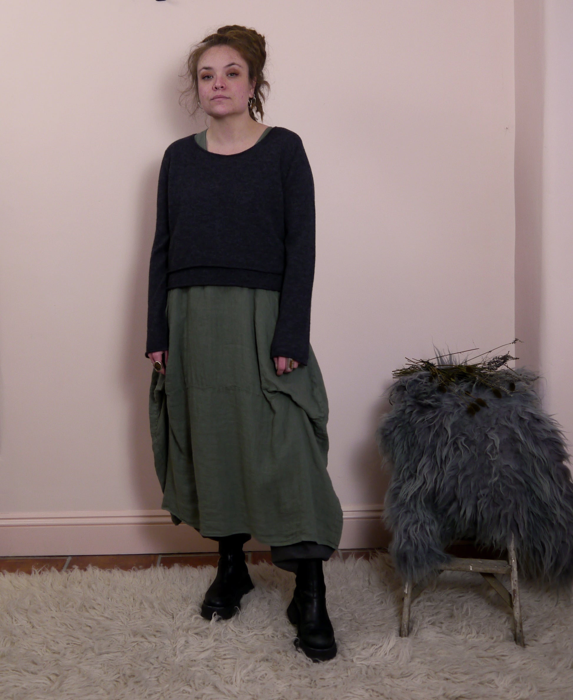 Lambswool/Cashmere Cropped Layered Jumper in Charcoal