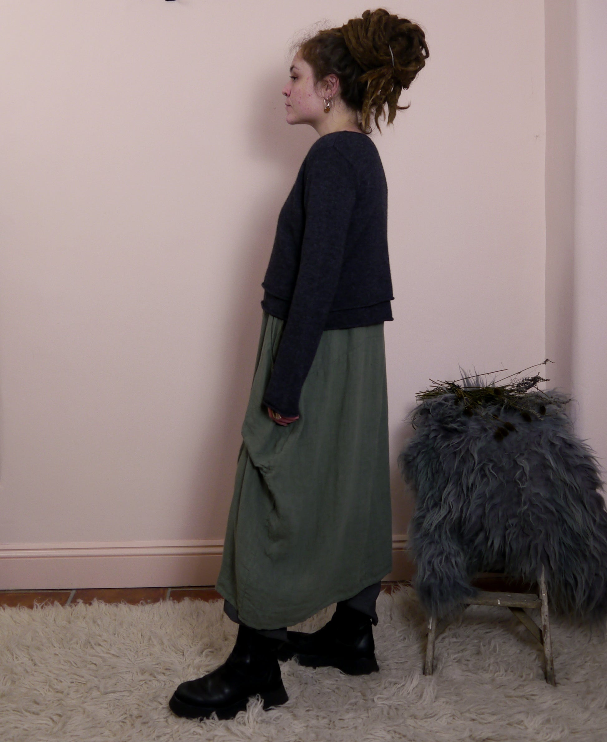 Lambswool/Cashmere Cropped Layered Jumper in Charcoal