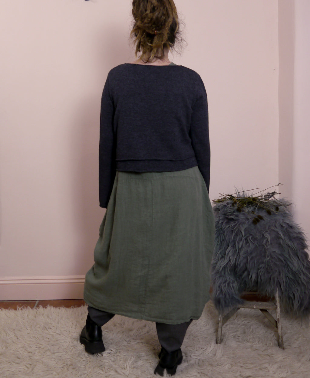 Lambswool/Cashmere Cropped Layered Jumper in Charcoal