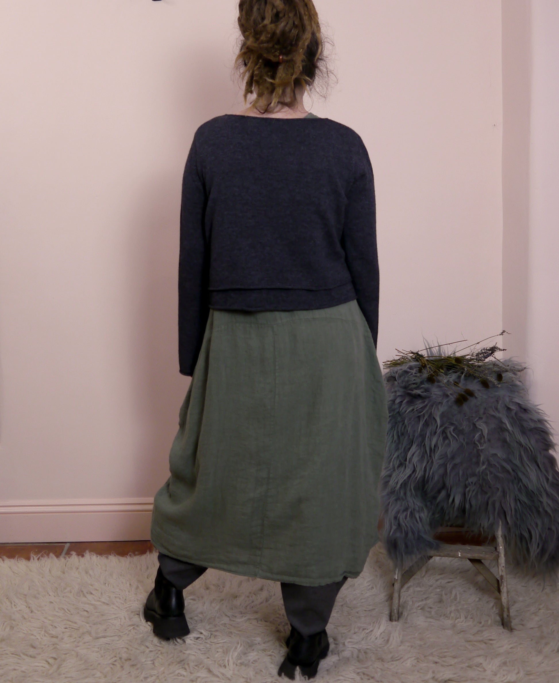 Lambswool/Cashmere Cropped Layered Jumper in Charcoal