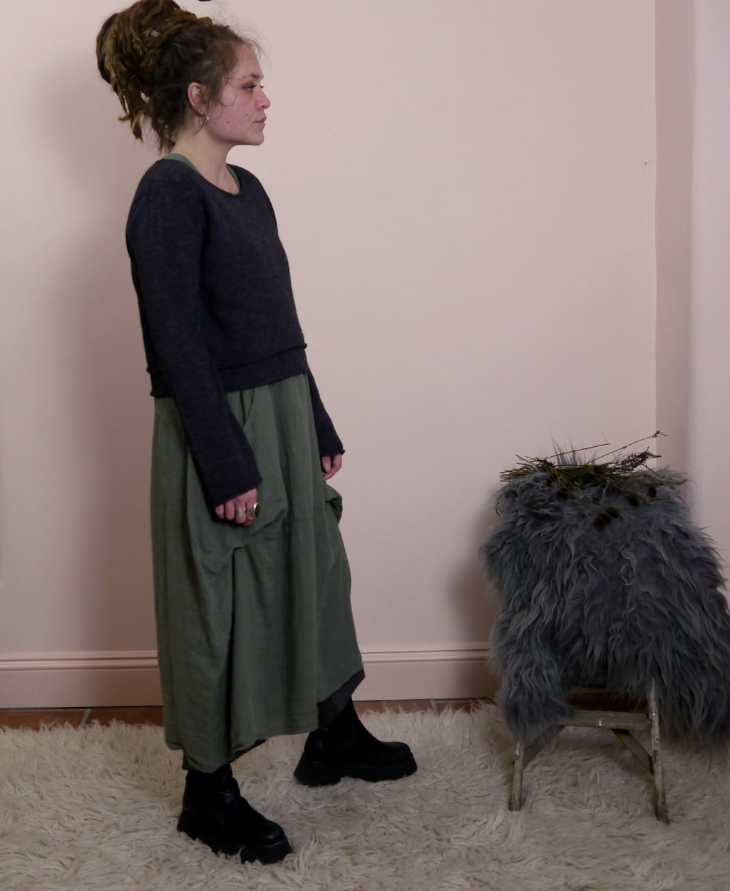 Lambswool/Cashmere Cropped Layered Jumper in Charcoal