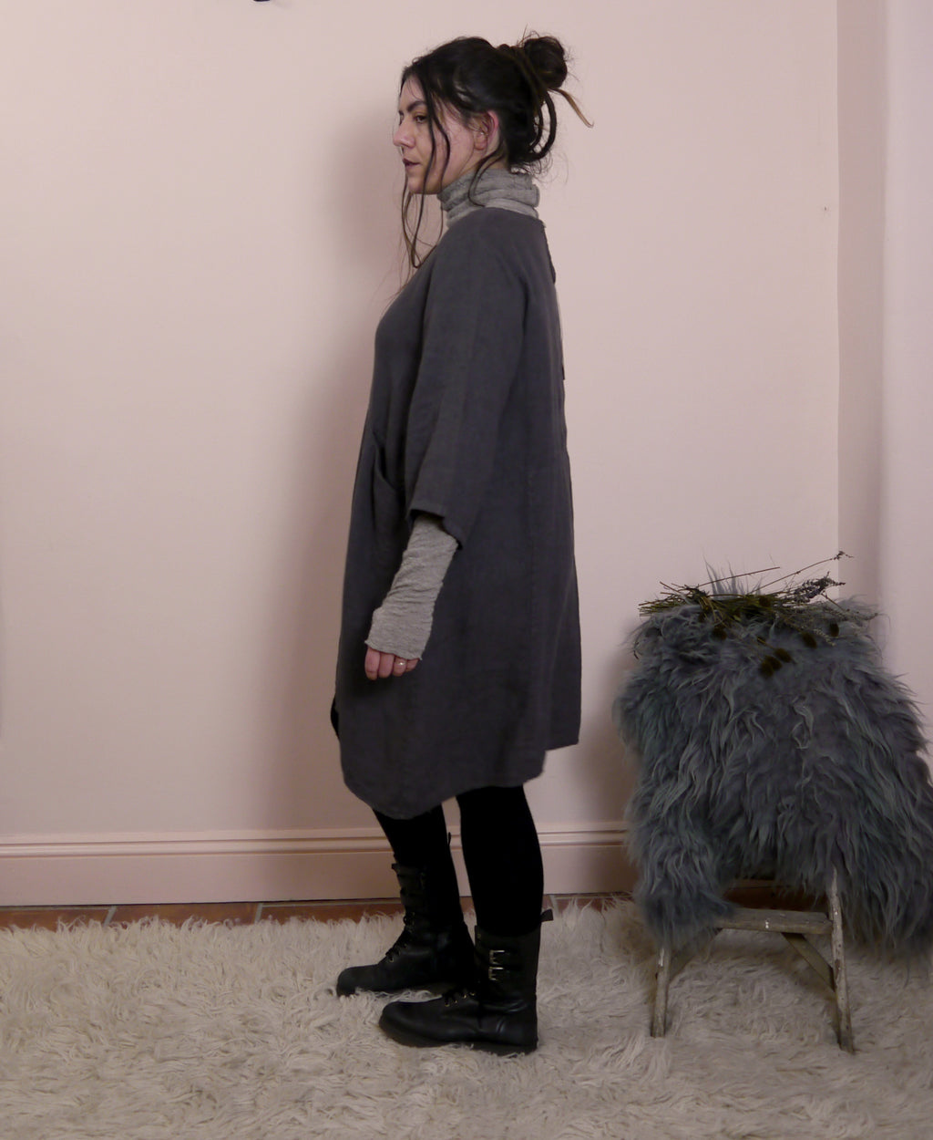 Short Linen Dress with Pockets in Soot
