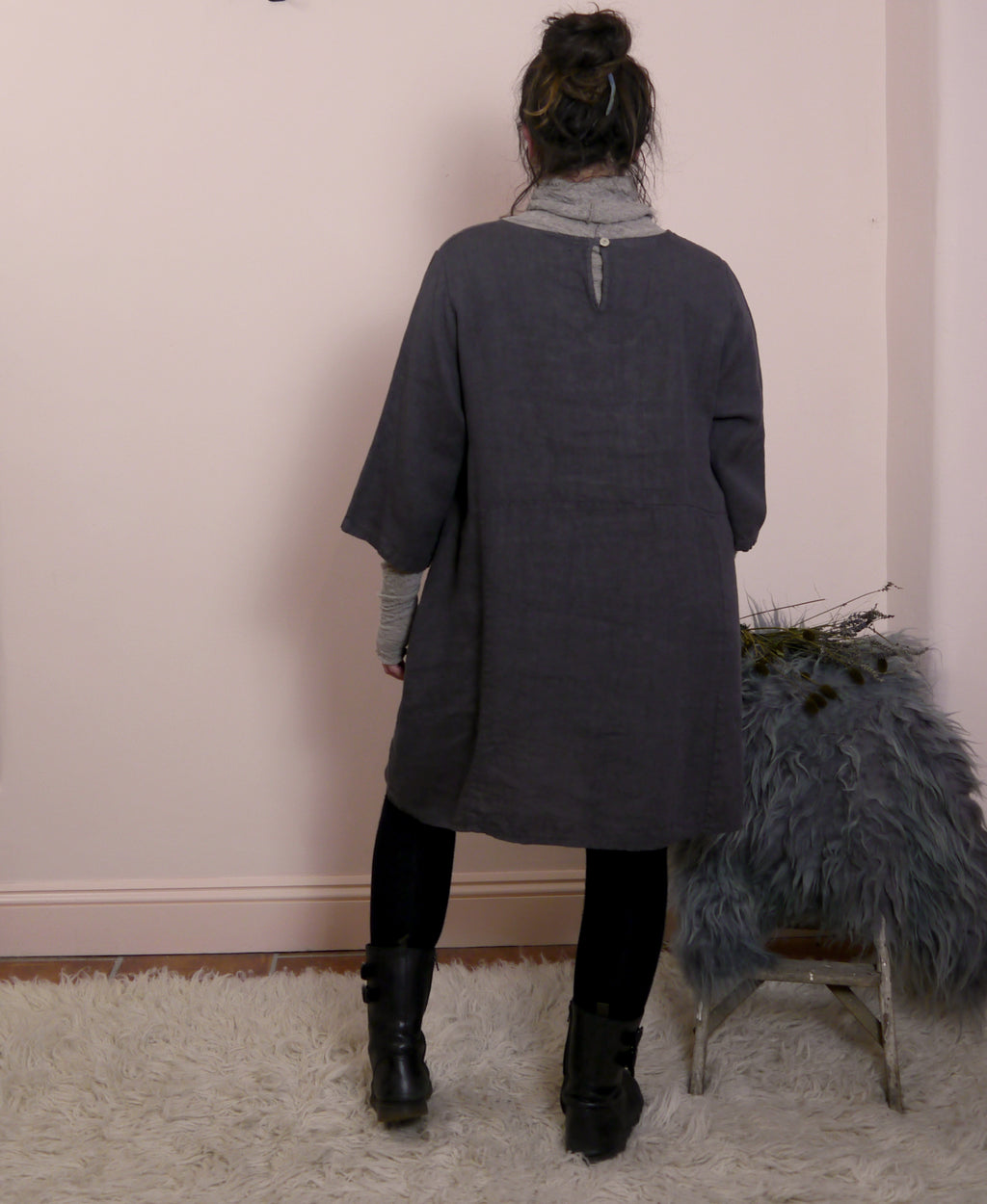 Short Linen Dress with Pockets in Soot