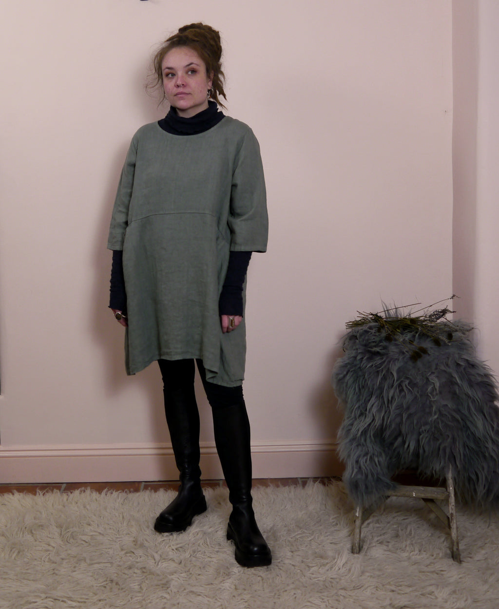 Short Linen Dress with Pockets in Lichen