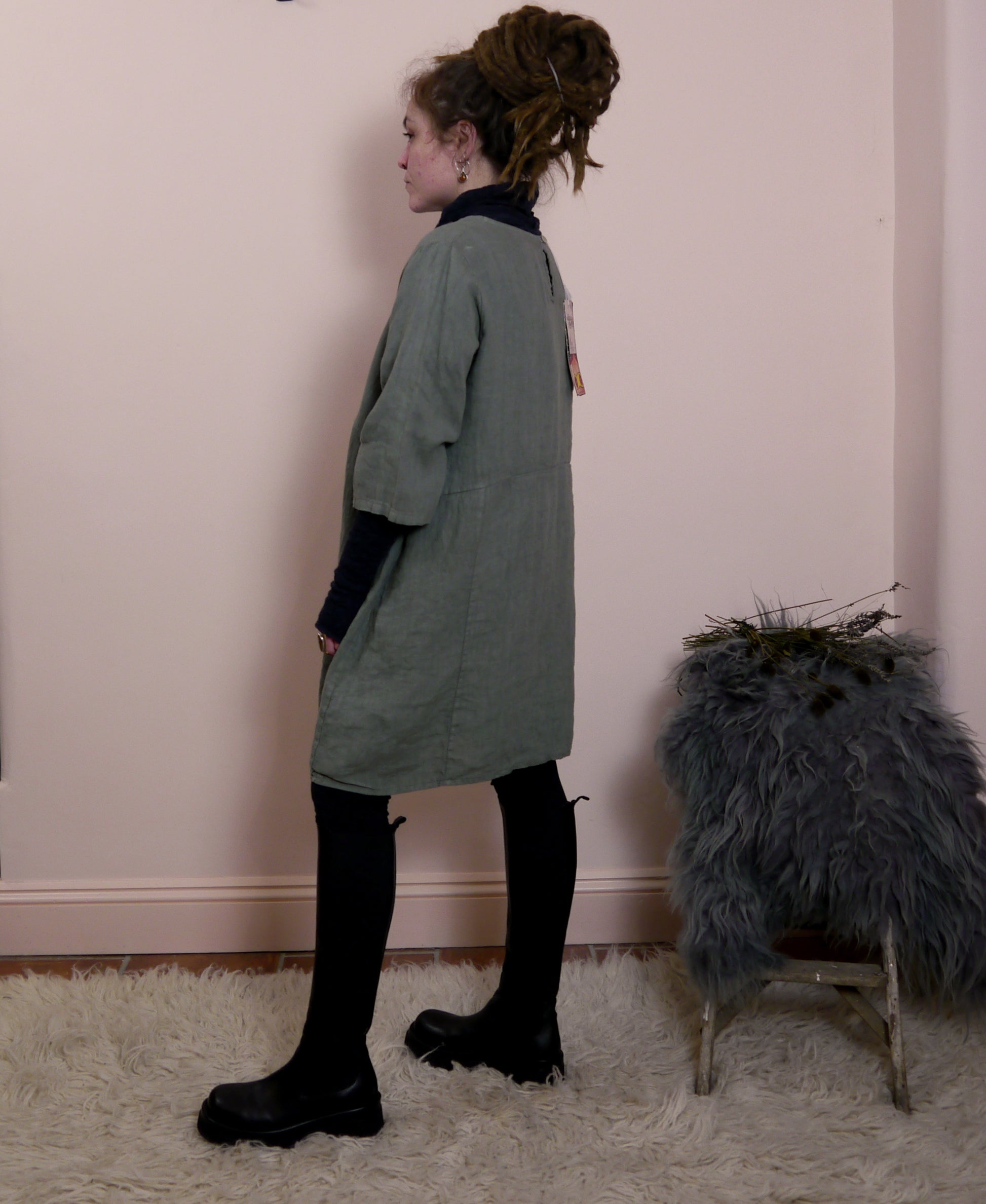 Short Linen Dress with Pockets in Lichen