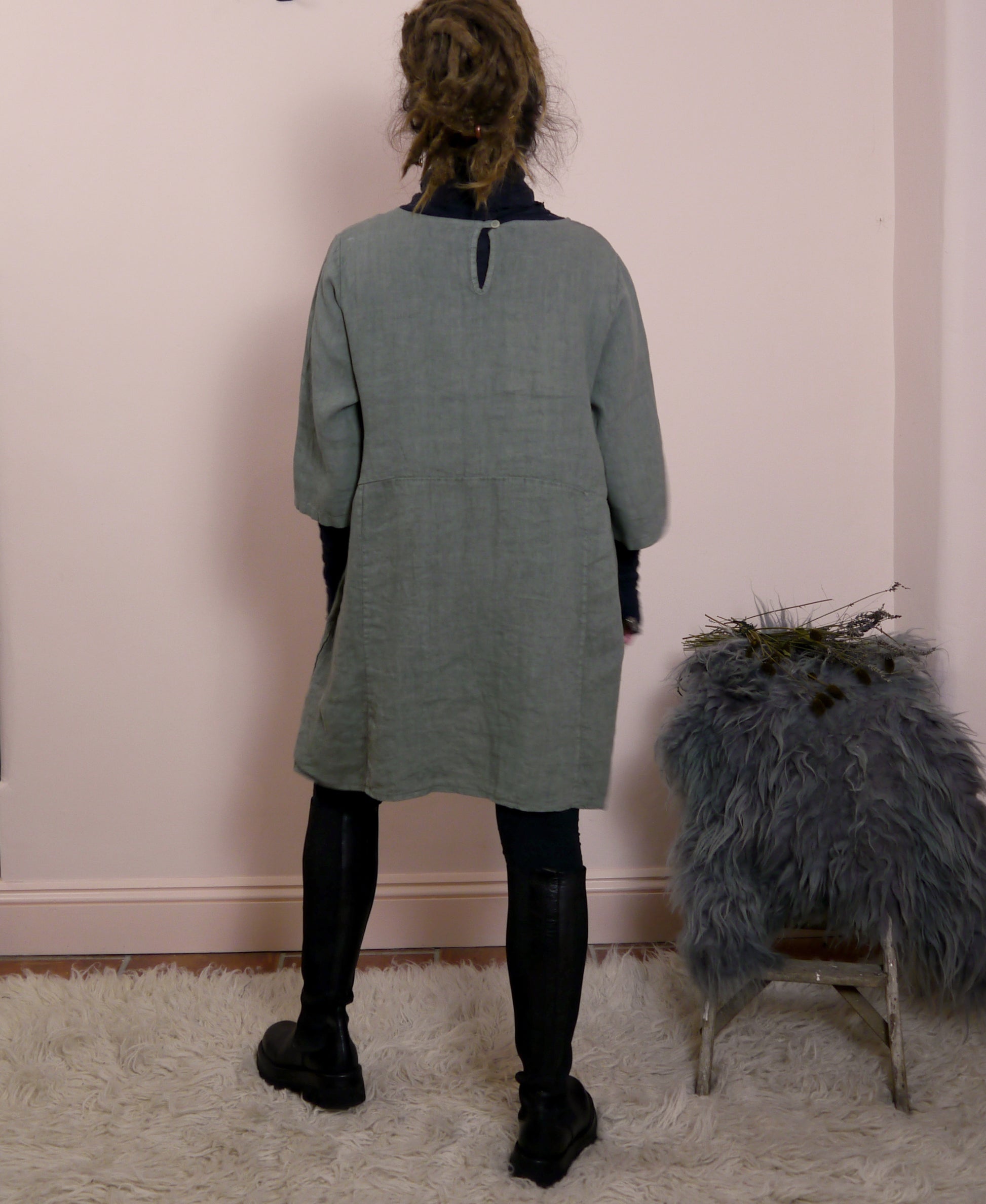 Short Linen Dress with Pockets in Lichen