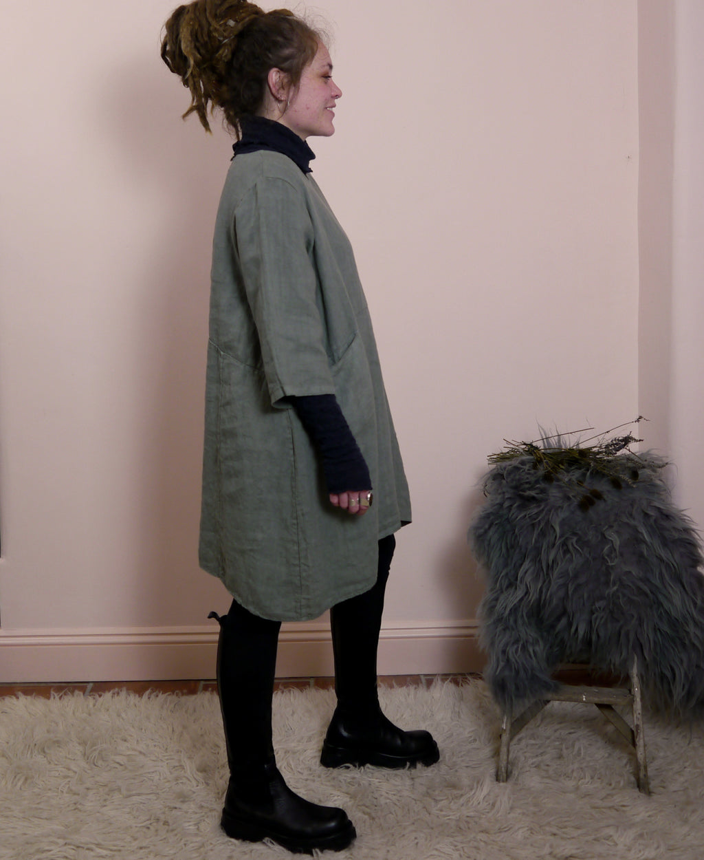 Short Linen Dress with Pockets in Lichen