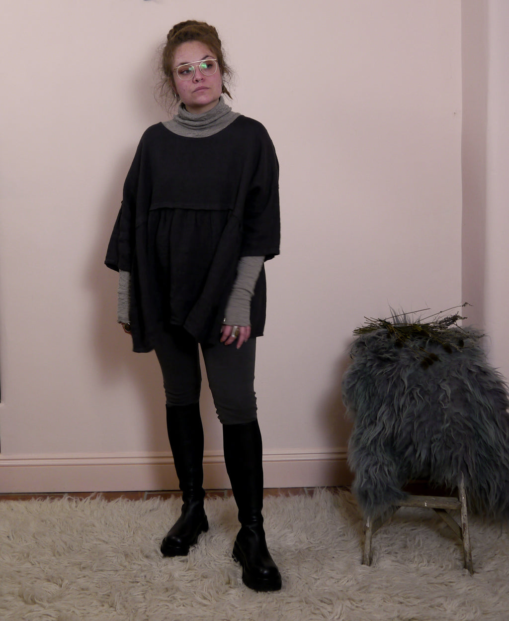 Short Sleeve Linen Tunic in Soot