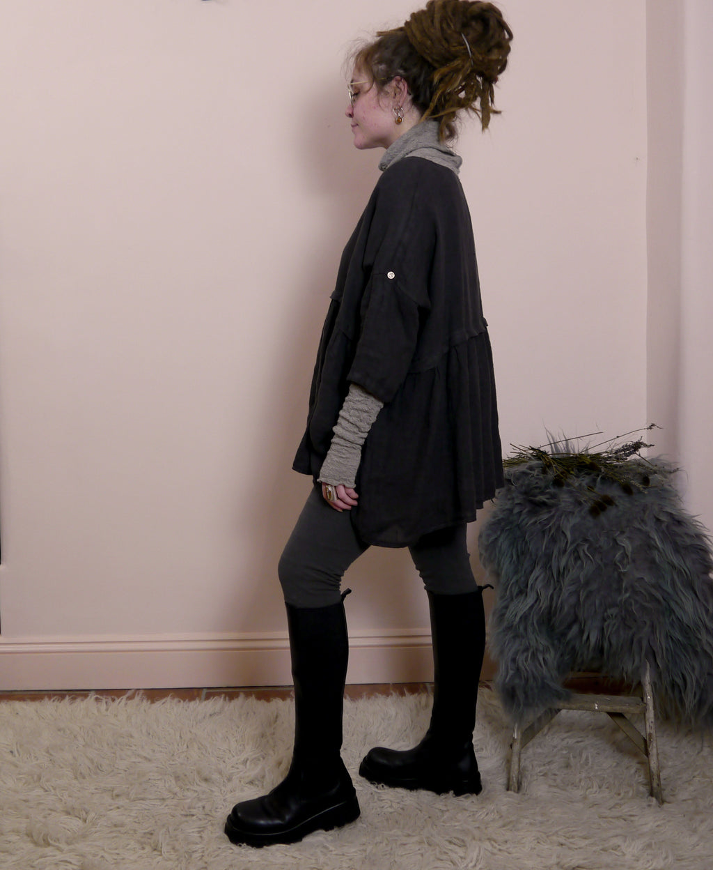 Short Sleeve Linen Tunic in Soot