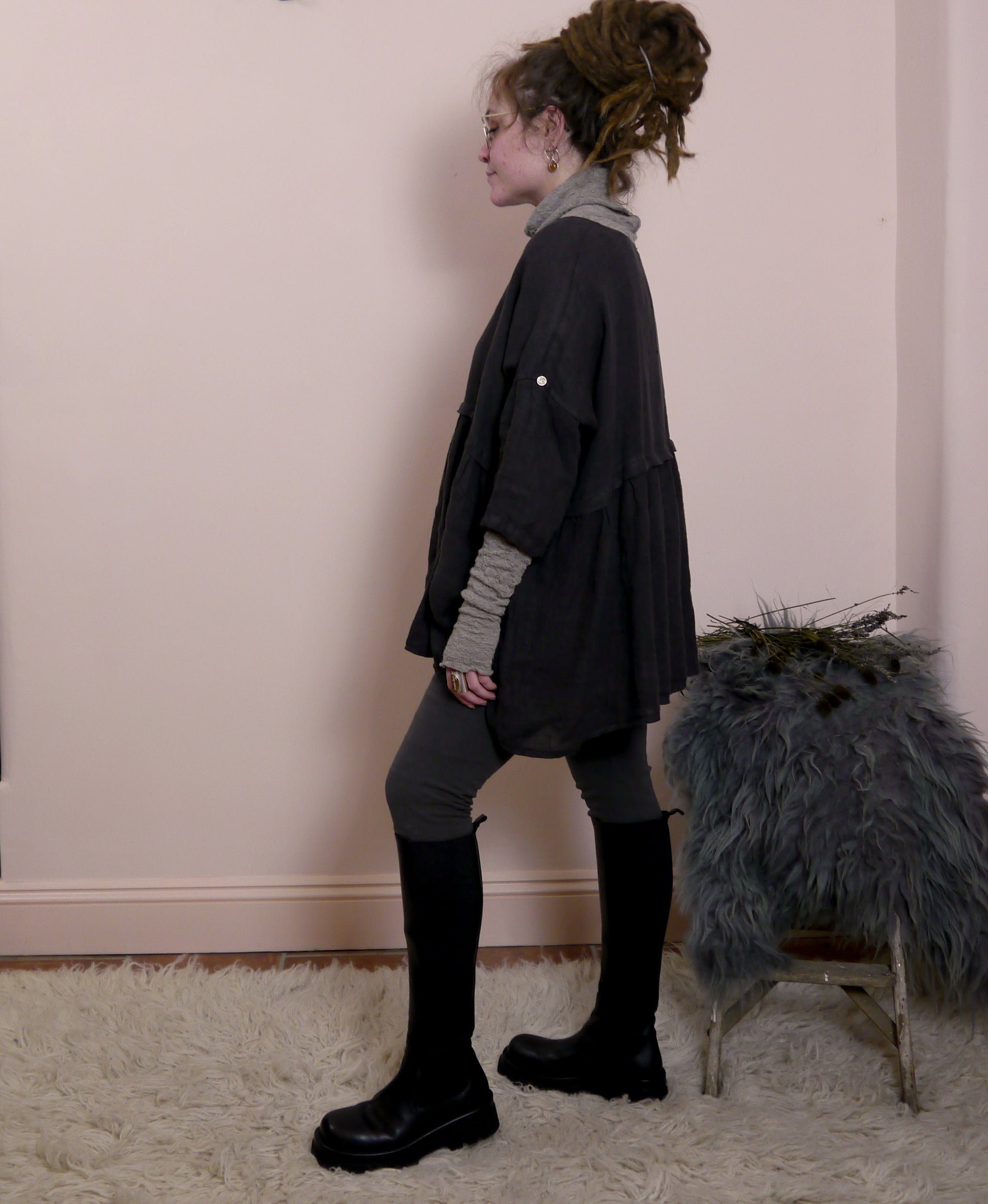 Short Sleeve Linen Tunic in Soot