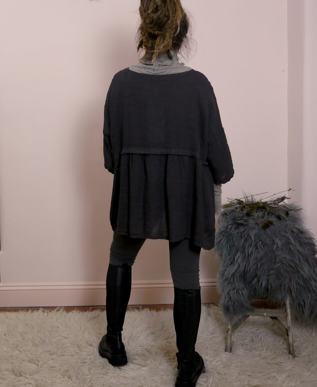 Short Sleeve Linen Tunic in Soot