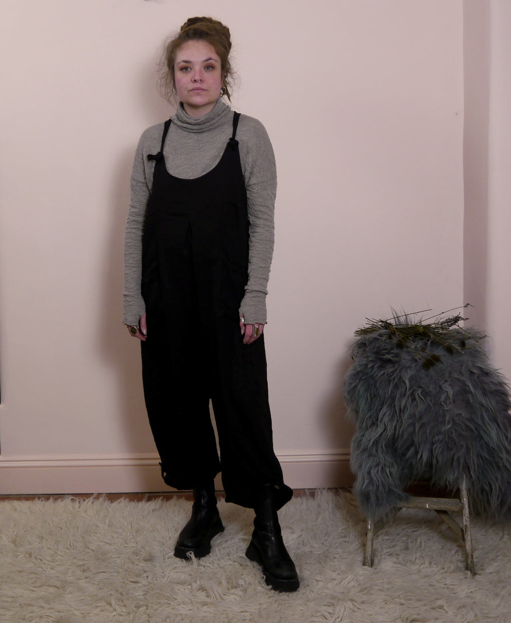 Linen dungarees with pockets in Black