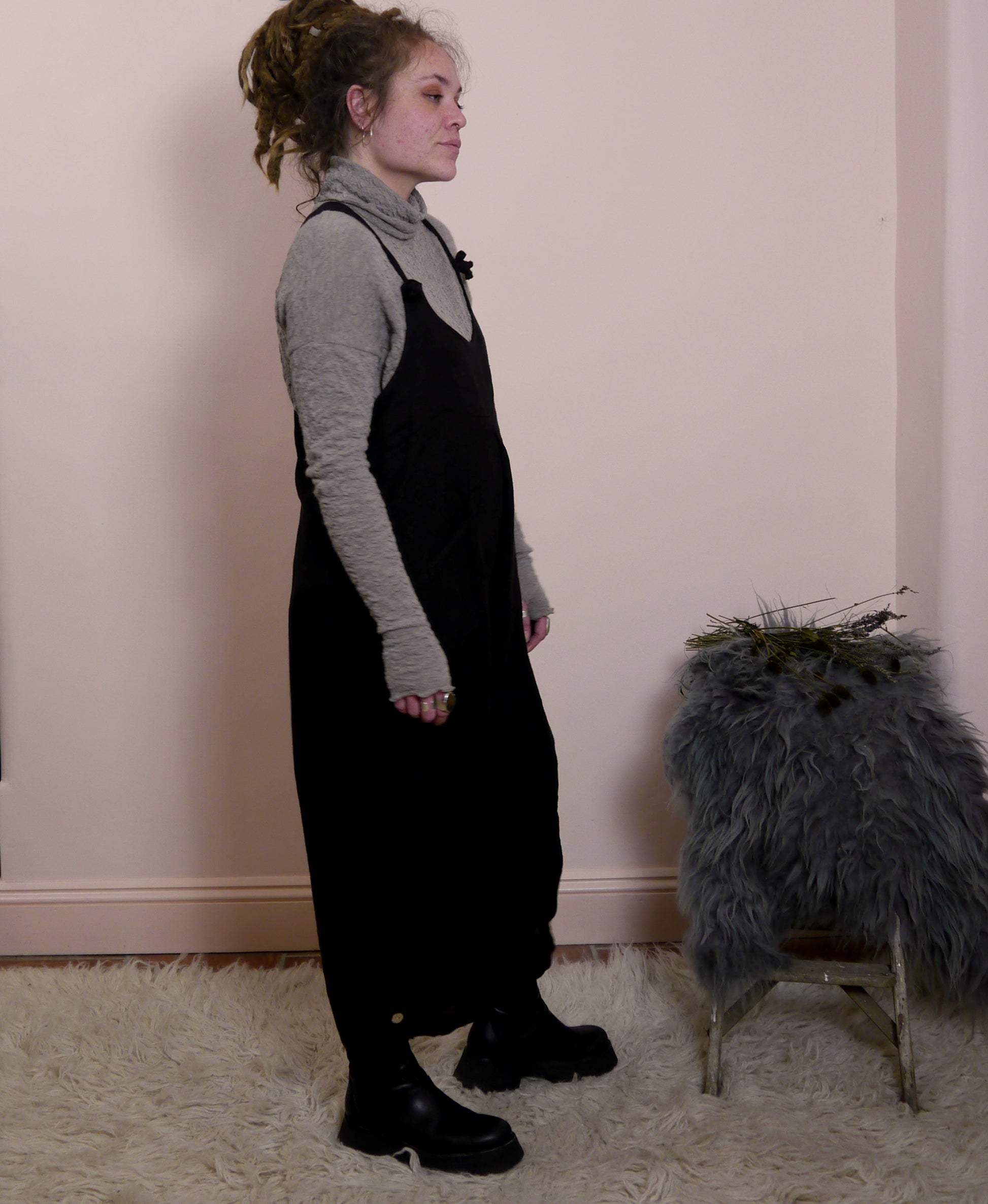 Linen dungarees with pockets in Black