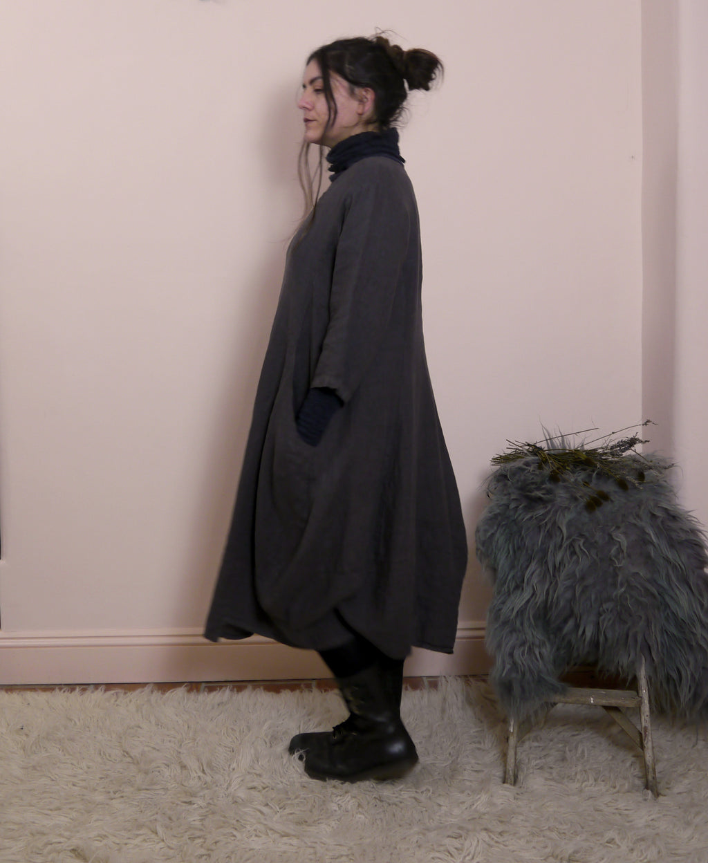 Linen V-neck Maxi Dress in Soot