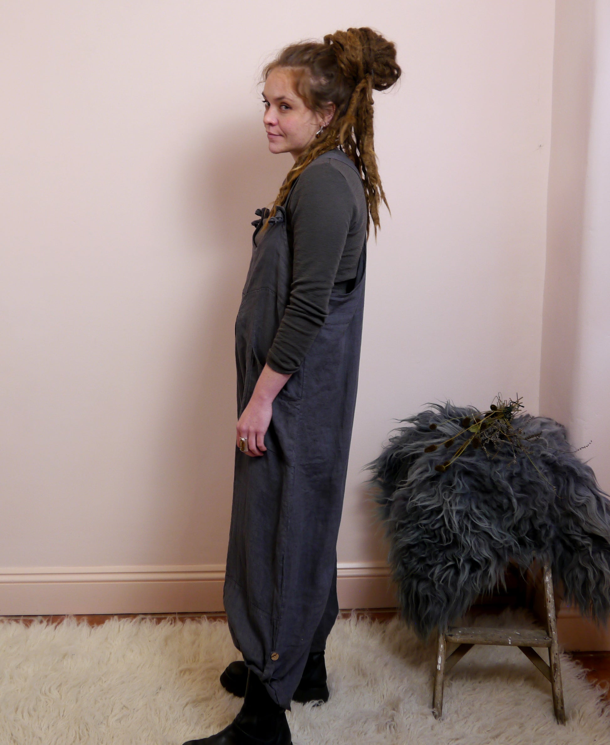 Linen Dungarees with pockets in Soot
