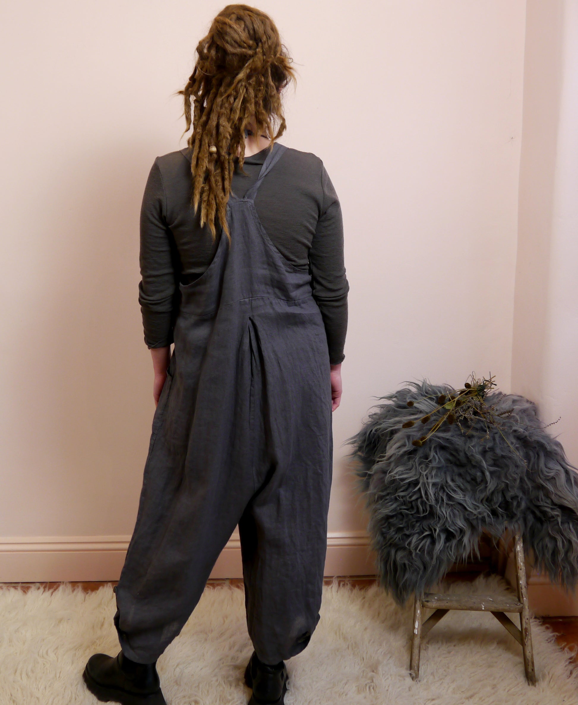 Linen Dungarees with pockets in Soot