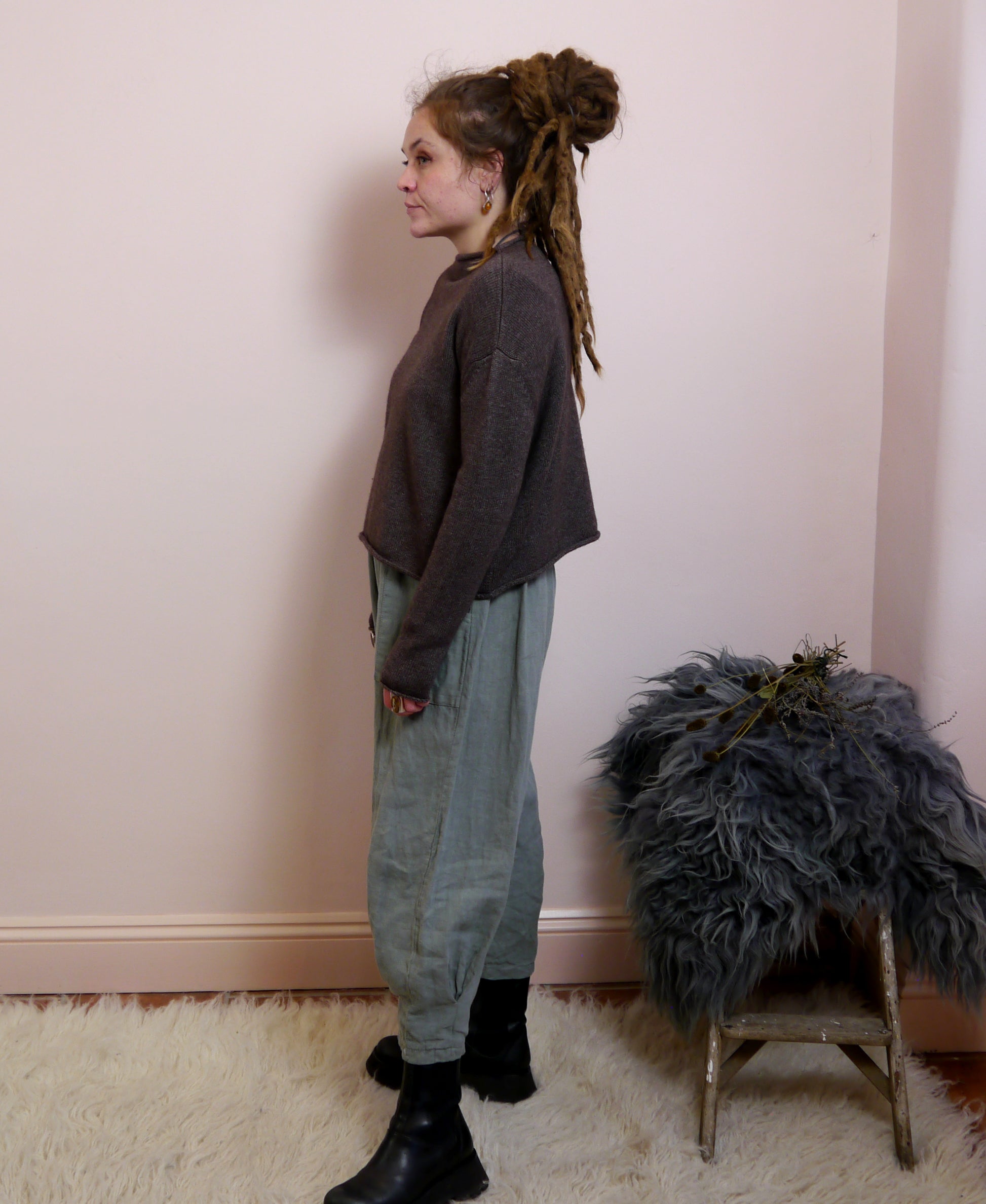 Lambswool/Cashmere Cropped Mock Neck Jumper in Otter