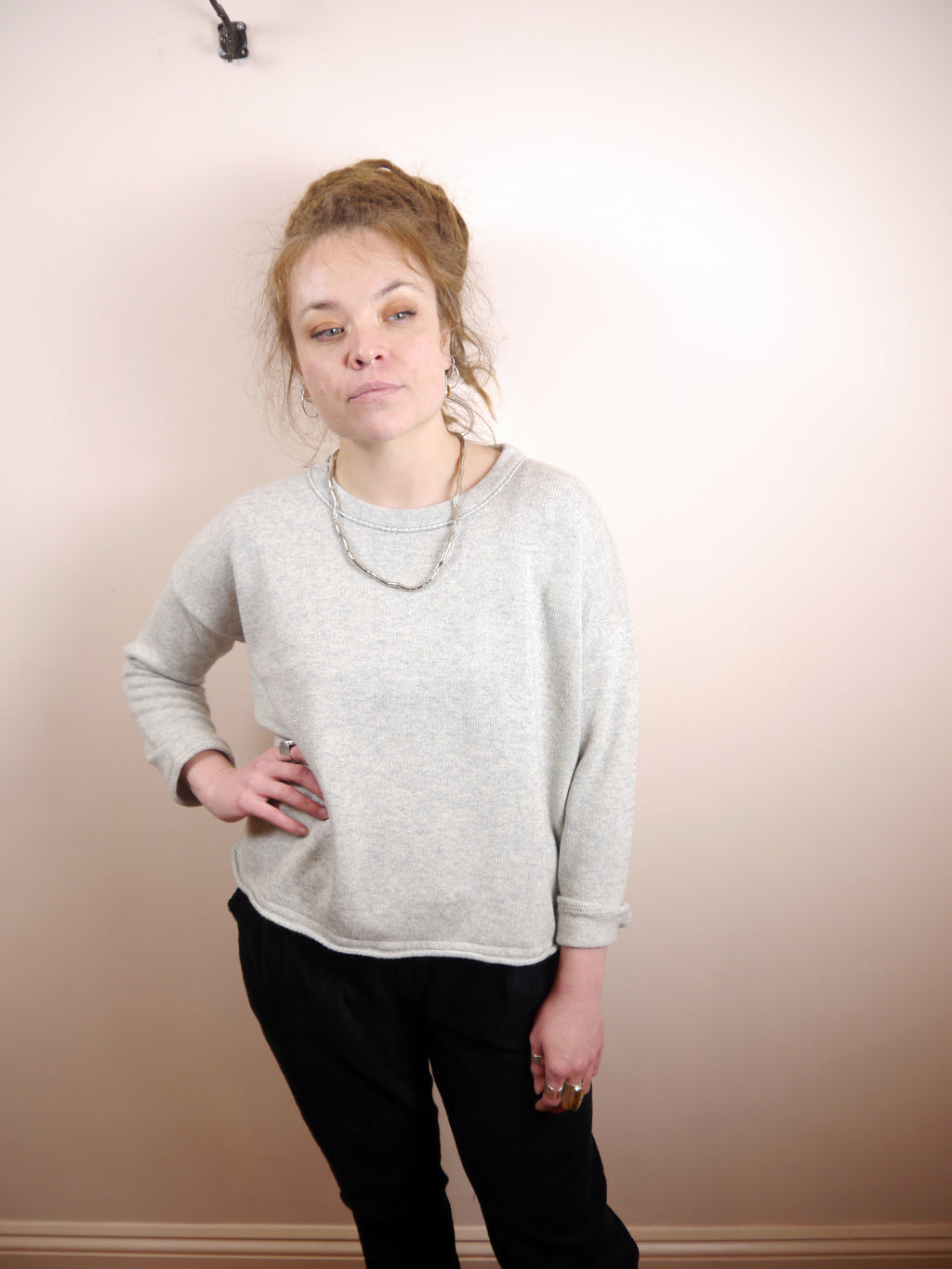 Lambswool Cashmere Round Neck Boxy Jumper in Silver Light Grey Marl