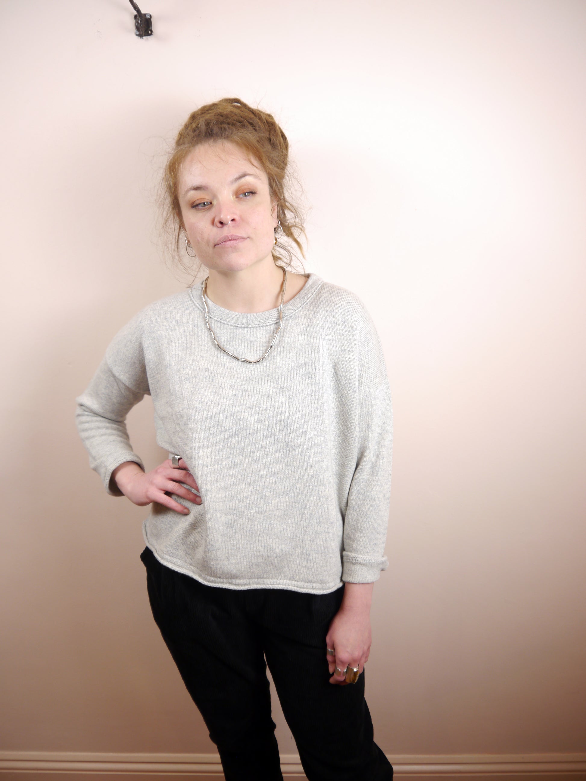 Lambswool Cashmere Round Neck Boxy Jumper in Silver Light Grey Marl