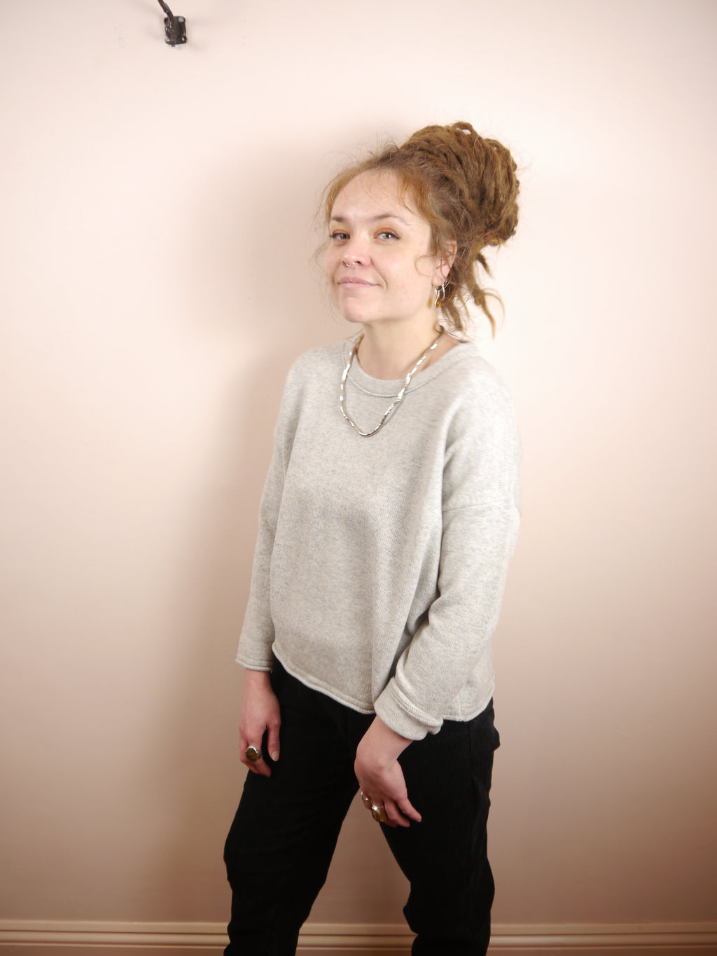 Lambswool Cashmere Round Neck Boxy Jumper in Silver Light Grey Marl