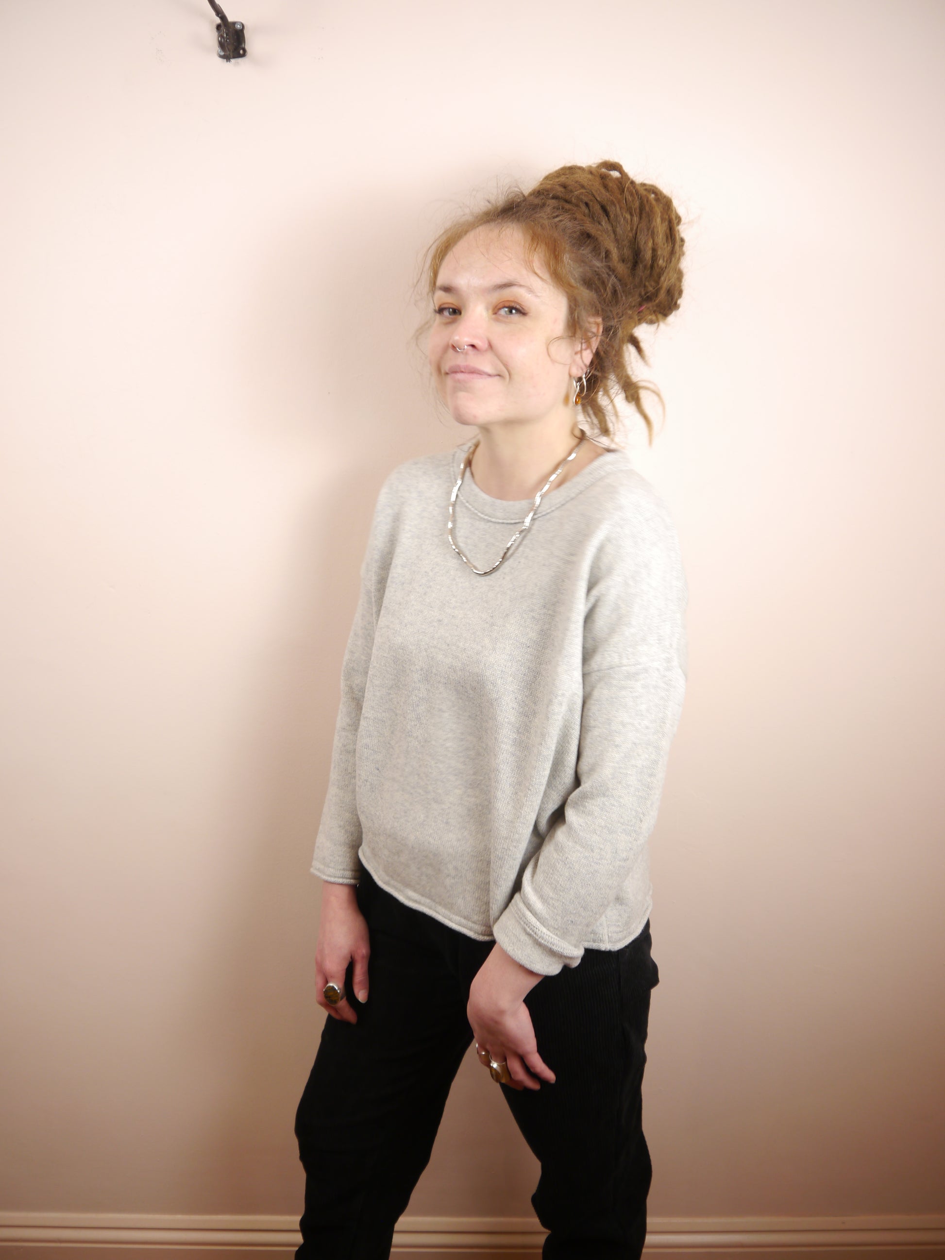 Lambswool Cashmere Round Neck Boxy Jumper in Silver Light Grey Marl