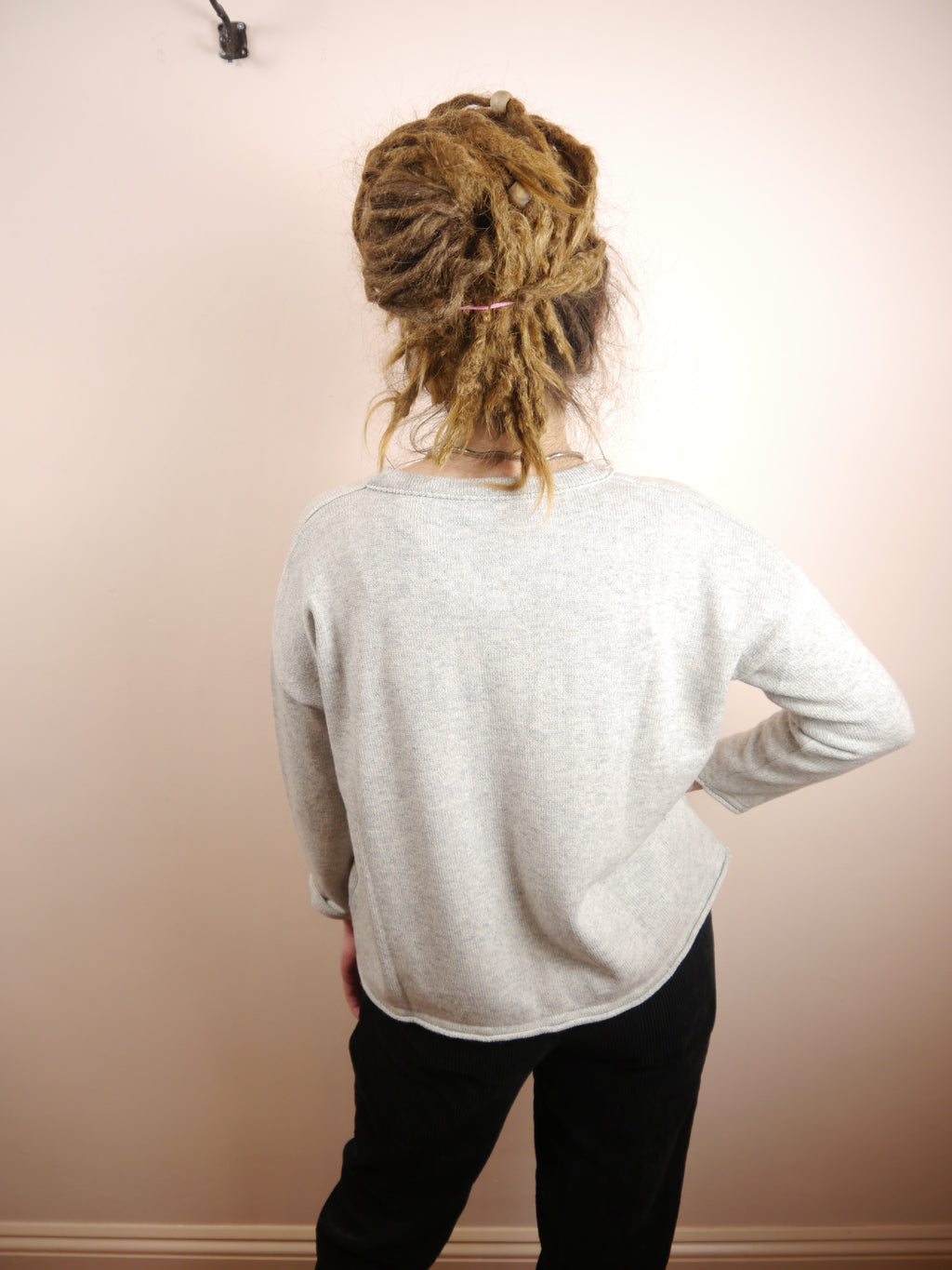 Lambswool Cashmere Round Neck Boxy Jumper in Silver Light Grey Marl