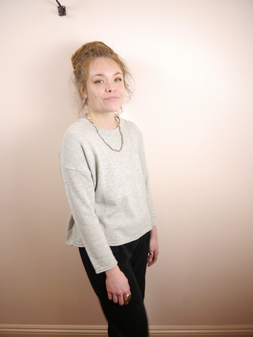 Lambswool Cashmere Round Neck Boxy Jumper in Silver Light Grey Marl