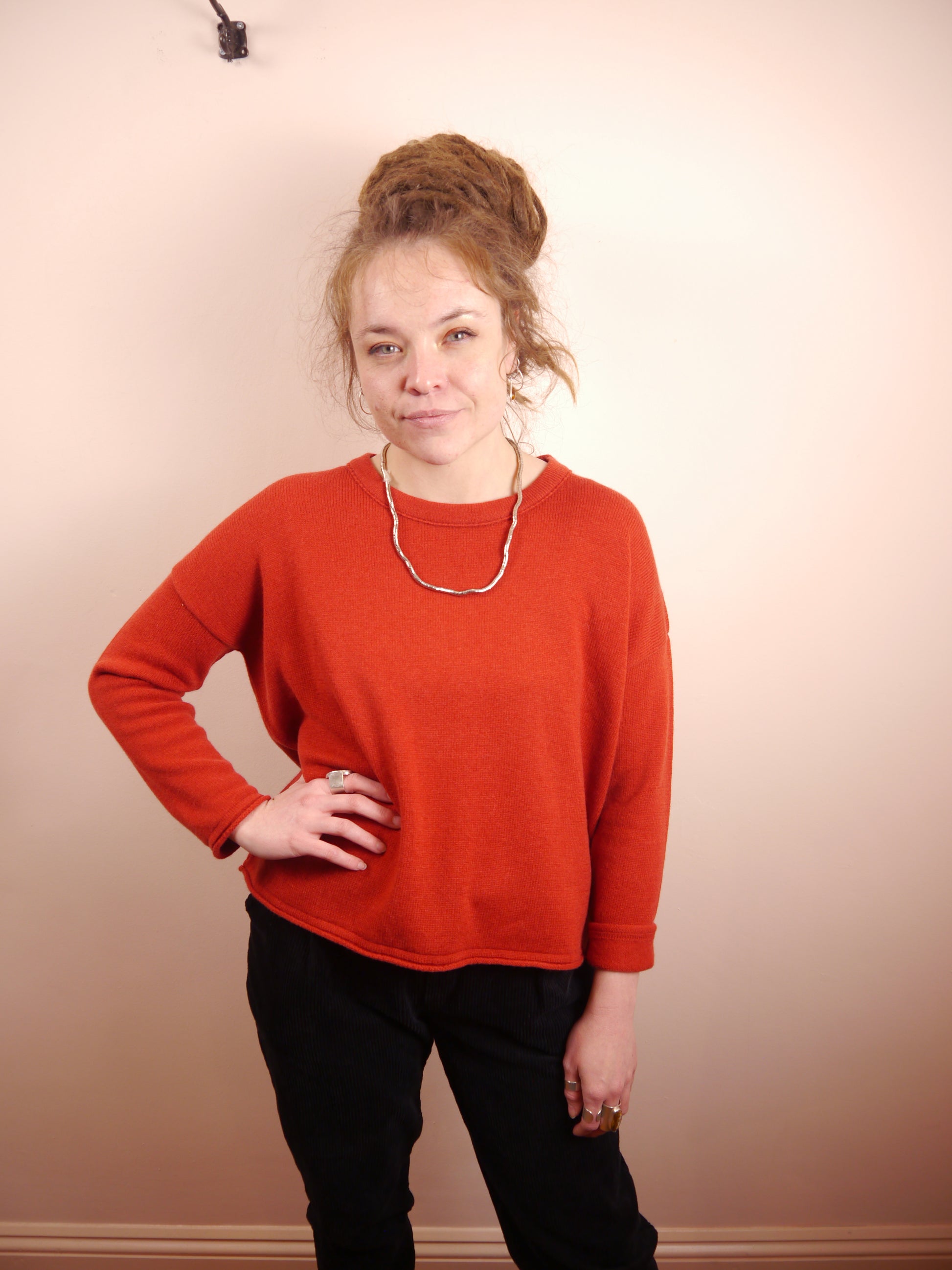 Lambswool Cashmere Round Neck Boxy Jumper in Robin Red