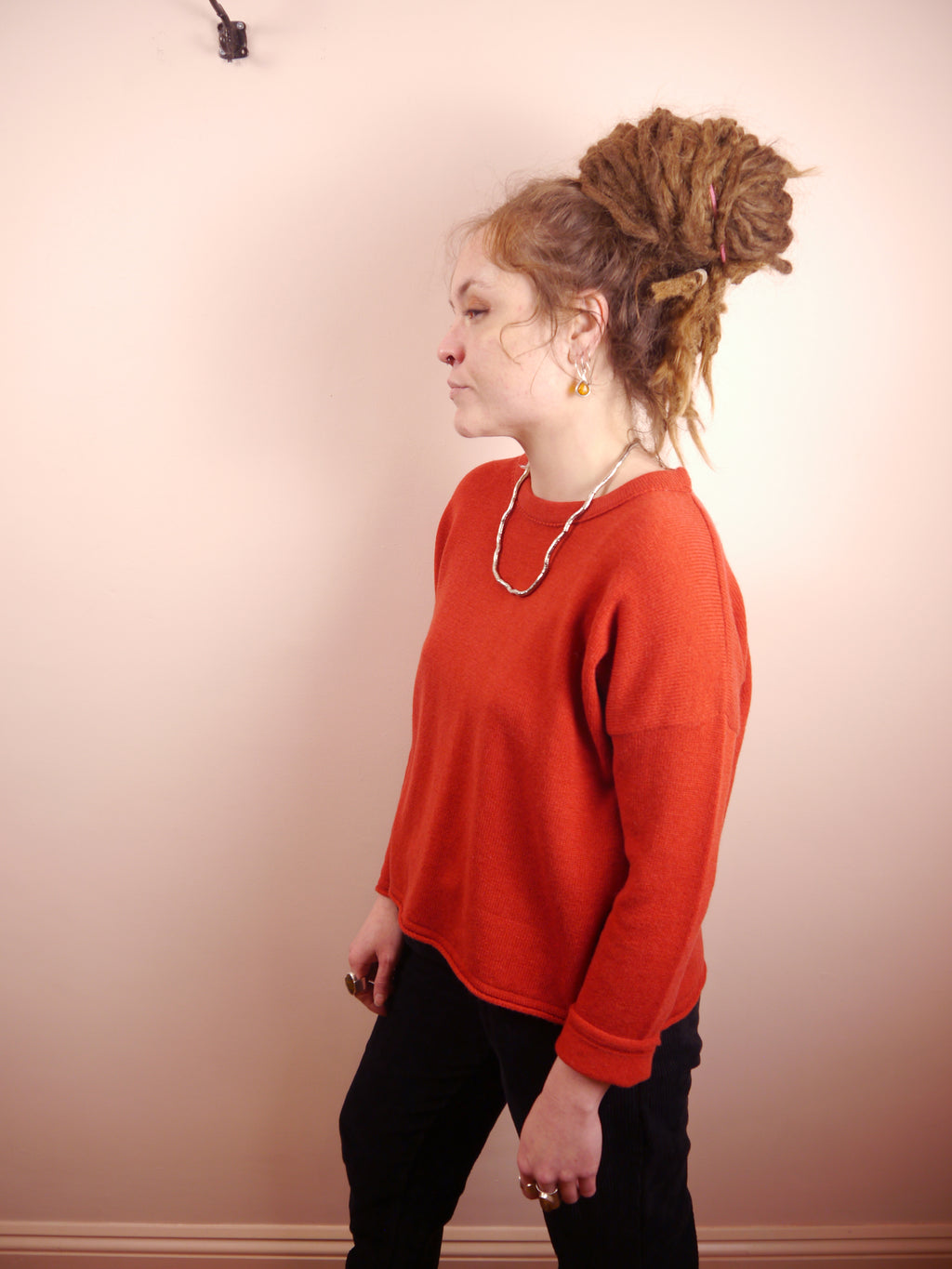 Lambswool Cashmere Round Neck Boxy Jumper in Robin Red