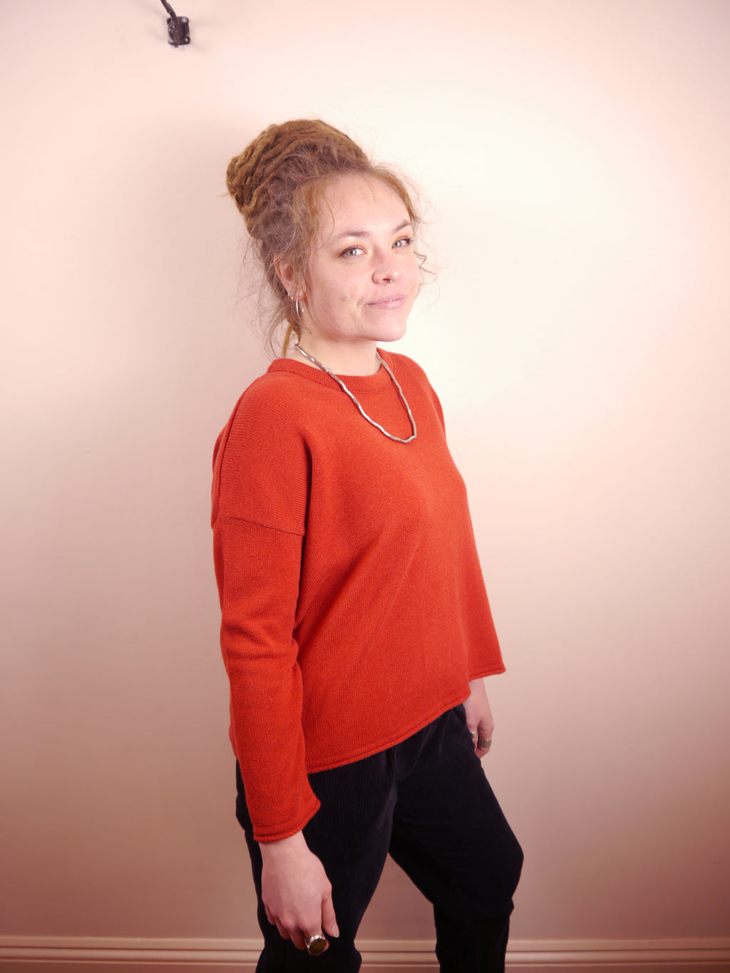 Lambswool Cashmere Round Neck Boxy Jumper in Robin Red