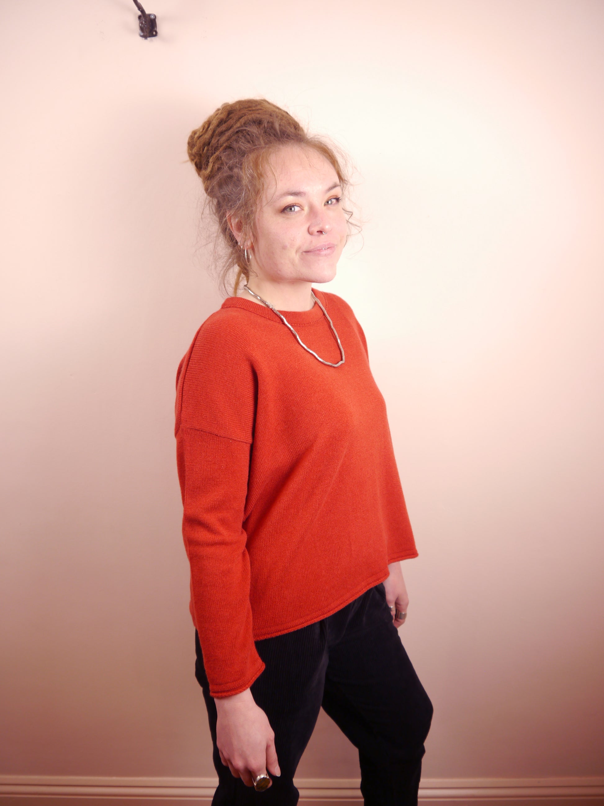Lambswool Cashmere Round Neck Boxy Jumper in Robin Red