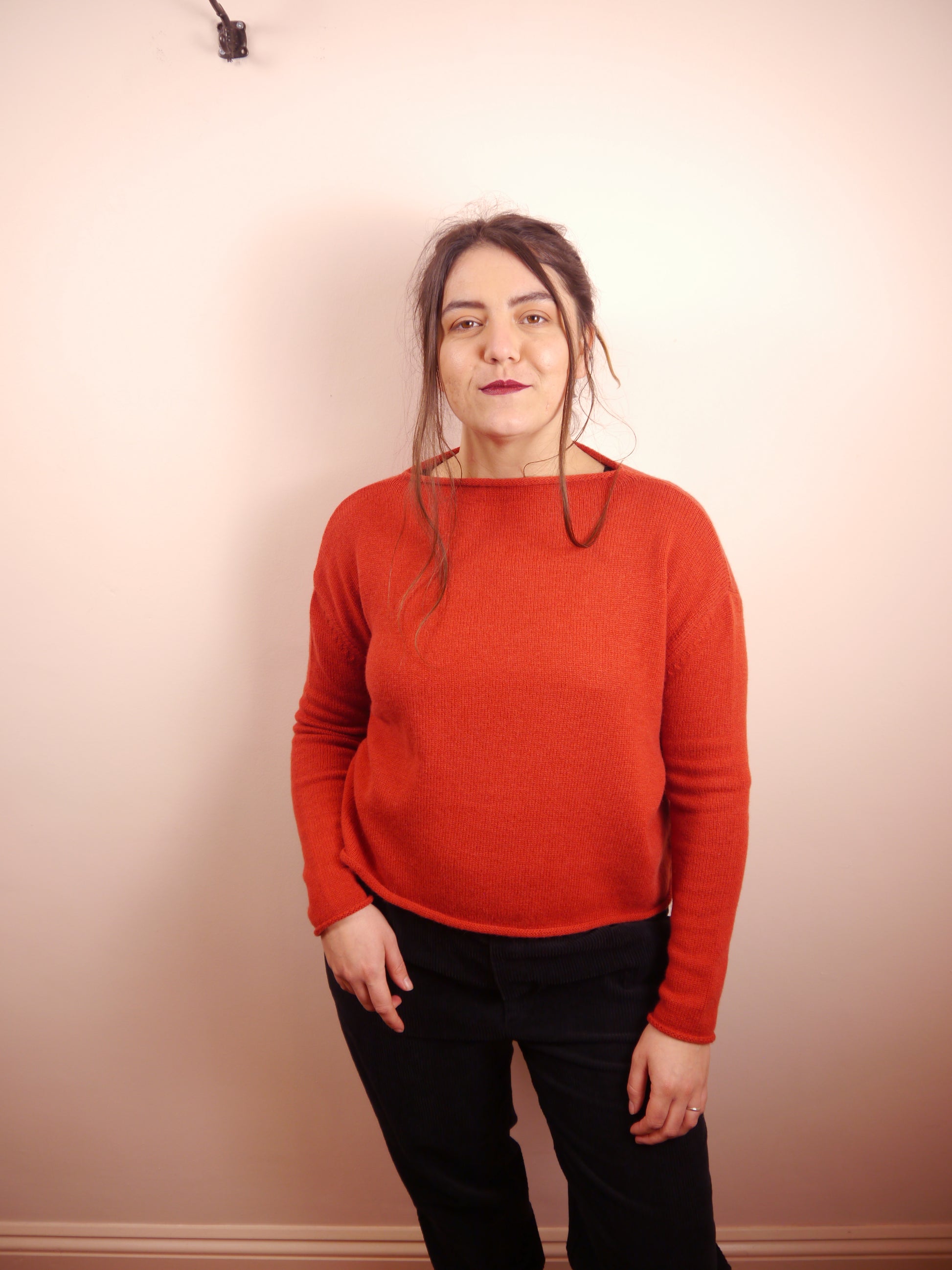 Lambswool Cashmere Cropped Mock Neck Jumper in Robin Red