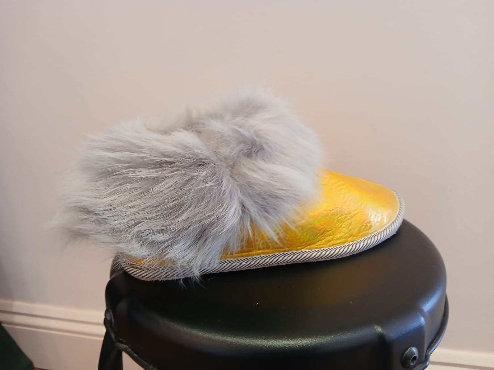 PATIQ Slipper in Gold/Grey