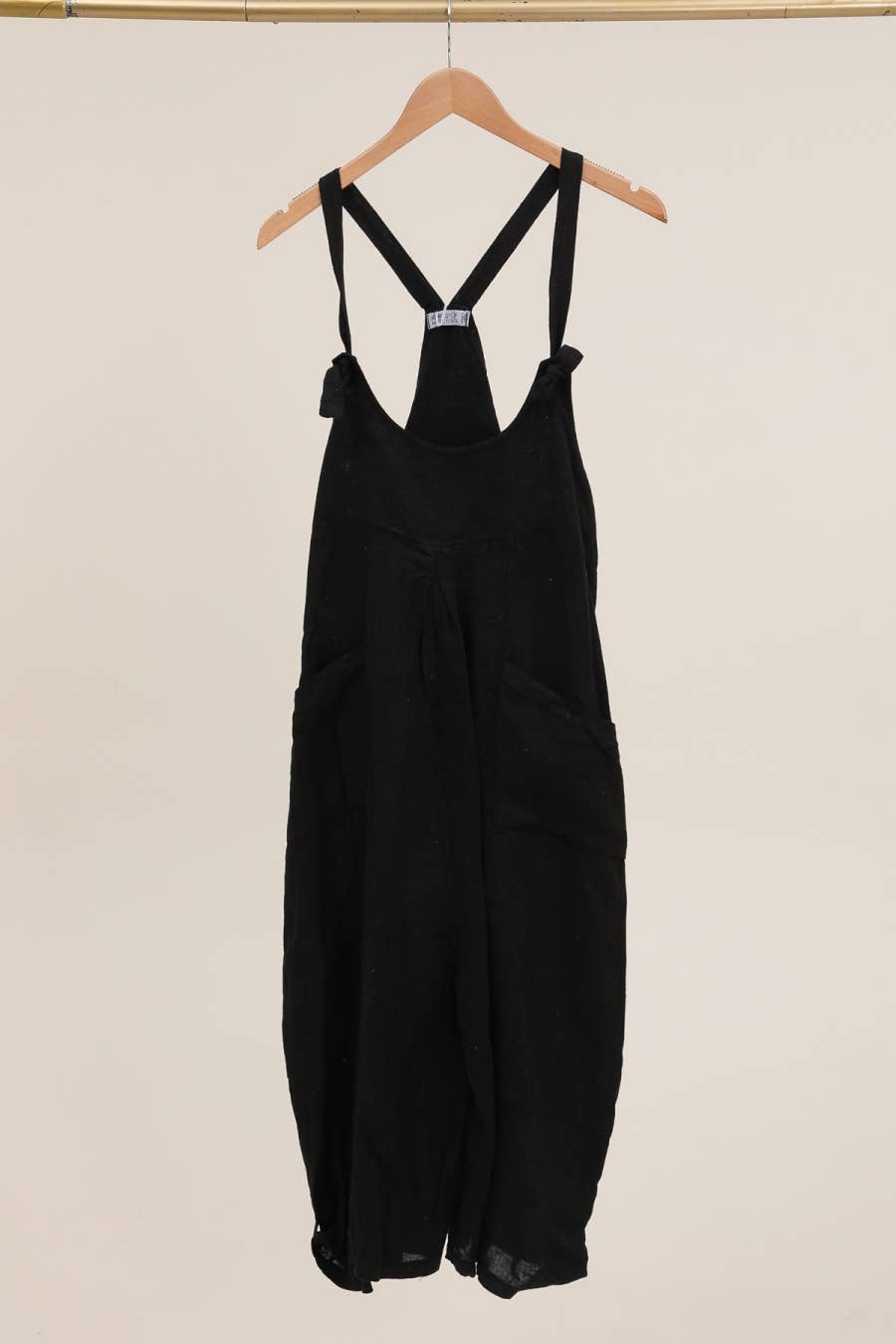 Linen dungarees with pockets in Black